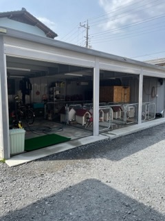 ガレージ内犬舍