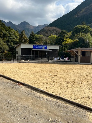 自然豊かな山の中にある犬舎です。